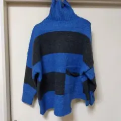 TRUBE 青と黒のストライプ タートルネックニット
