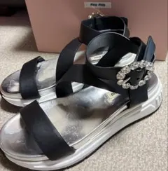 miumiu ビジューバックル スポーツサンダル ブラックのサムネイル