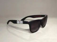 定番【INDEPENDENT】フルリム サイドロゴ ウェリントン型 サングラス