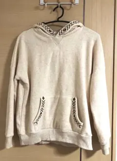 【BOUTIQUES】刺繍入り裏起毛フーディパーカー　M オートミール