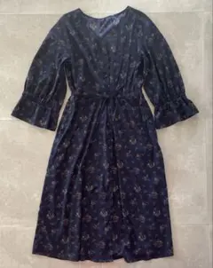 前開きワンピース　小花柄　ネイビー　Vネック
