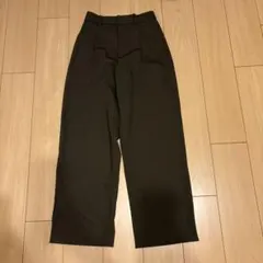 ユニクロ　タックワイドパンツ　カーキ