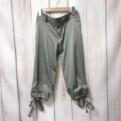 【ボッシュ】カジュアルパンツ　オリーブグリーン 裾リボン＆ボタン　サテン　38