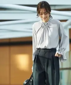 ウエーブタックパール　デザインブラウス（長袖タイプ）