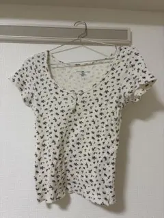 Brandy Melville 小花柄Tシャツ
