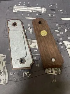 エラン ヘレッツ 木製グリップ フルチェッカー 1911 オフィサーズ MGC