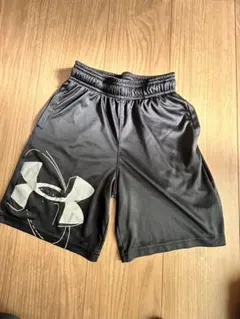 UNDER ARMOUR キッズ　130 YSM ブラック　ハーフパンツ　速乾