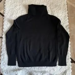 カシミヤ黒のタートルネックセーター　UNIQLO
