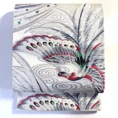 6k286 袋帯　絹　孔雀　白　銀色　赤　緑　柄物　和装　着物