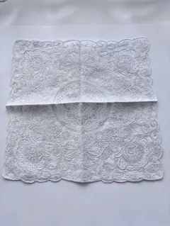 ◎*◎様 スワトウ　ホワイト 刺繍 ハンカチ 花柄 スカラップ縁 未使用、おそらくスワトウ刺繍ハンカチ 花柄 - メルカリ
