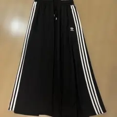 アディダス ブラック フレアスカート