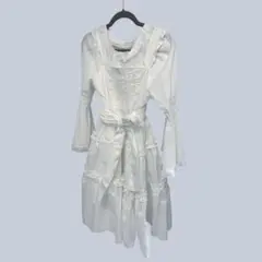 眞白ありす しまむらコラボ フリルジャンパースカート＆姫袖ブラウス（ホワイト）