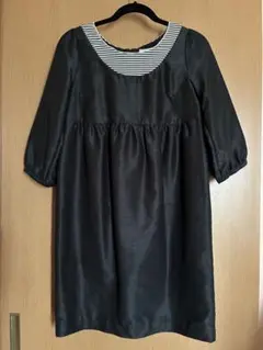 anatelier（アナトリエ）ブラック膝丈ワンピース　 襟元パール付き