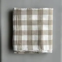 ベージュとホワイトのチェック柄生地はぎれ