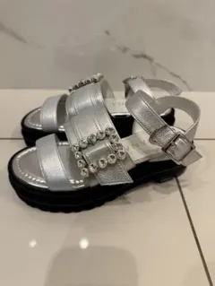 DIANA ビジューバックルサンダル　シルバー