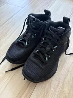 ASICS ジュニアバスケットボールシューズのサムネイル