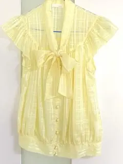 先取り夏物値引き！レモン色　フリル袖ブラウス　Mサイズ