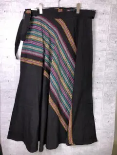 オリエンタル 民族 レトロ 古着 カラフル刺繍切替 黒ラップロングスカート
