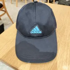 値下adidas アディダス　子供用　帽子　キャプ　ネイビー色　54〜57センチ