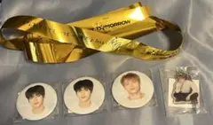 txt 1/22東京ドーム落下物金テープ、缶バッジ３つ、キーリング