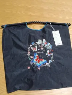 【新品未使用】D.KELLYJAPAN 刺繍トートバック(М)　蝶　ブラック