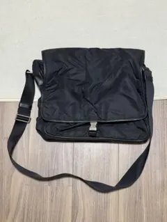 プラダ ショルダーバッグ メッセンジャー 三角ロゴプレート A4可能 ナイロン