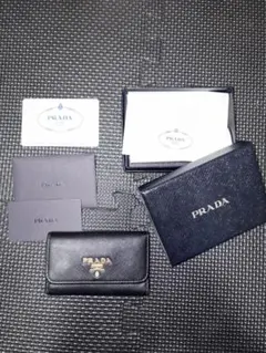 PRADA サフィアーノ　レザー キーケース ブラックユニセックス