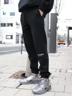 エッセンシャルズ　スウェットパンツ ブラックS