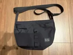 BEAMS DESIGN ブラック ショルダーバッグ