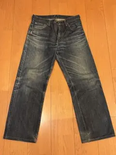リーバイスダークブルー ストレートデニム