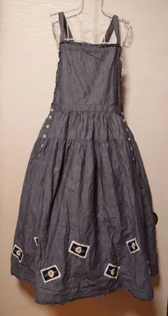 【ピンクハウス】ひな菊ワッペン使いダンガリージャンパースカート 黒色