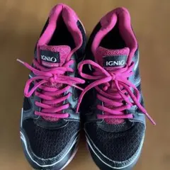 IGNIO ブラック ピンク スニーカー