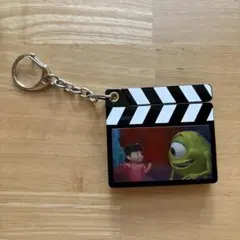 モンスターズ・インク 社員証風 アクリルキーホルダー - メルカリ