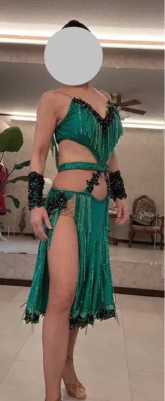 【中古/2回使用】エメラルドグリーン系サテンのラテンドレス/M-L付近 中古/2回使用】エメラルドグリーン系サテンのラテンドレス/M-L付近