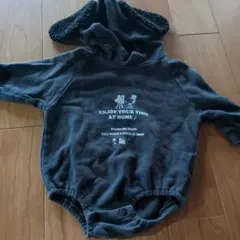 フード付きダークグレーロンパース