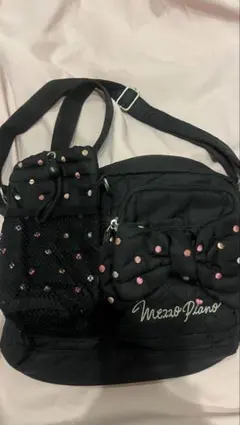 メゾピアノ リボン付きショルダーバッグ 黒 ドリンクホルダー付き