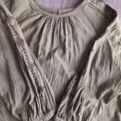 セルフサービス 刺繍入りベージュ長袖ブラウス