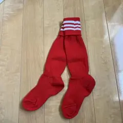 赤いサッカーソックス ストライプ付き