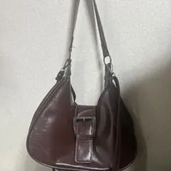 ダークブラウン ショルダーバッグ バックル付き