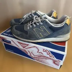 ブルー スニーカー