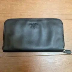 PRADA 黒 サフィアーノレザー 長財布