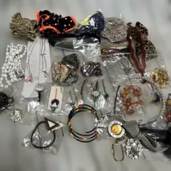 多様なデザインのアクセサリーセット　色々