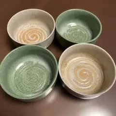 【新品・未使用】うぐいす色とベージュの色違いの小鉢（豆鉢）4個