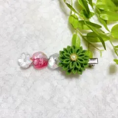 A04 つまみ細工＊レジン　黄緑　桜　ヘアクリップ
