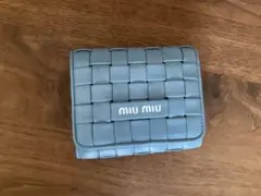 miu miu 三つ折り財布 ライトブルー 編み込みのサムネイル