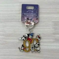 【新品】ミッキー90周年限定　キーチェーン　ディズニーストア