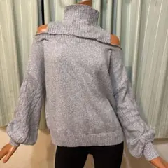 オフショルダー グレー ニットセーター