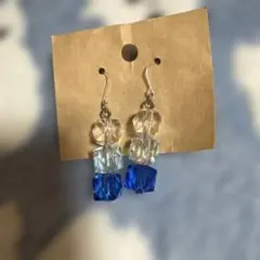 青と透明の立方体ビーズピアス　3連　未使用品　ハンドメイド