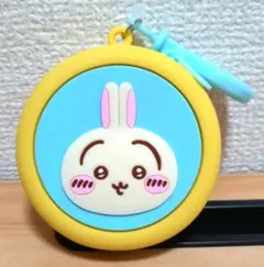 ちいかわ　まんまるミニシリコンポーチ　うさぎ