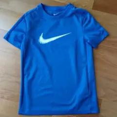 Nike 青 メッシュシャツ ロゴ入り（120-130 cm）